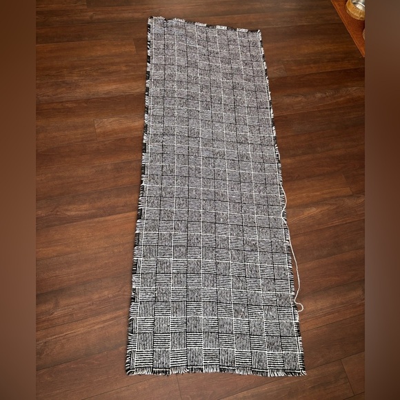 Banana Republic NWT Scarf - Picture 7 of 7